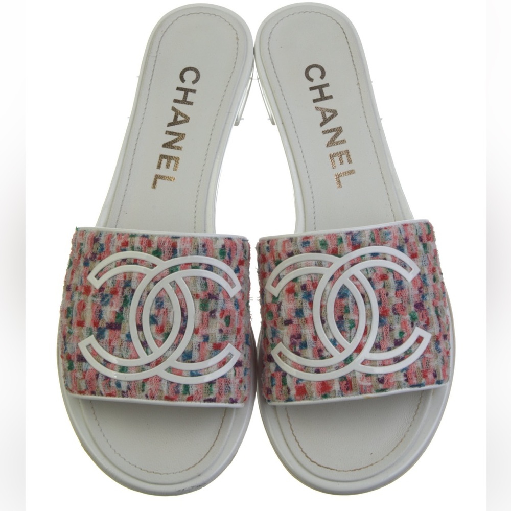 CHANEL interlocking cc logo slides